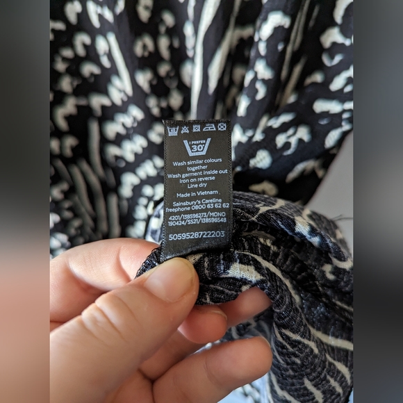 New Black Patterned Blouse Size 20 - Picture 10 of 10